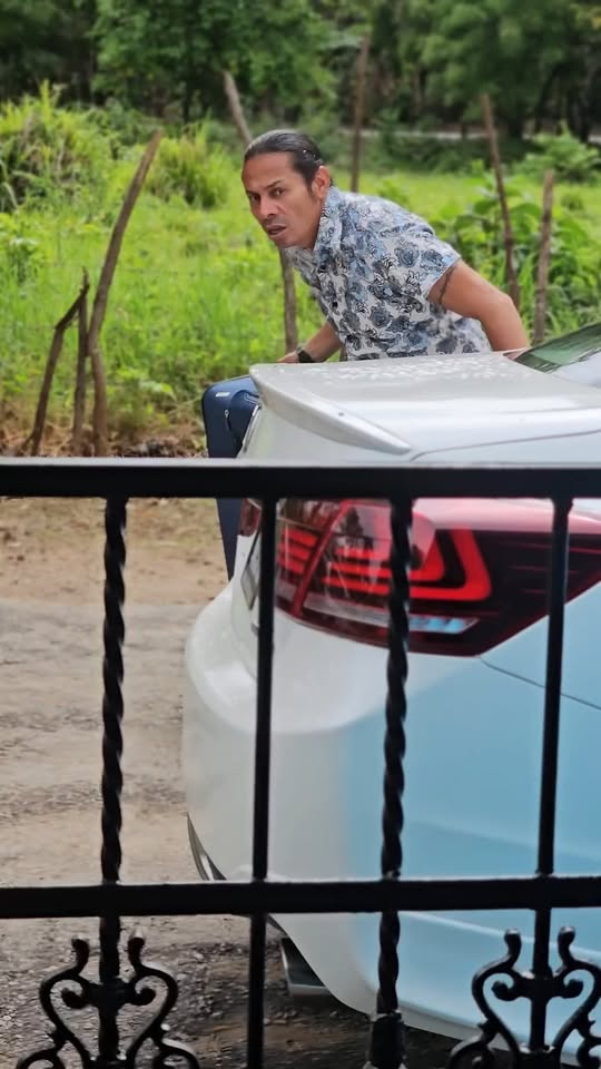 [COMPLETE] 229M1005 AH032 Pospuso su viaje para descubrir que pasaba en casa