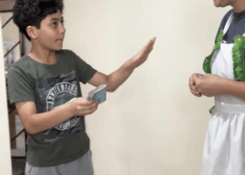 [COMPLETE] 143M1005 AG143 Garoto mimado quebra o celular então seu pai compra o iPhone 14 para ele e ele lhe deu essa ótima