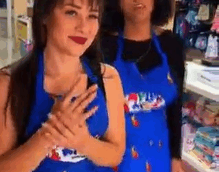 [COMPLETE] 066M1005 AG066 Essa senhora encontrou o que não era dela e mesmo precisando resolveu fazer o que era correto