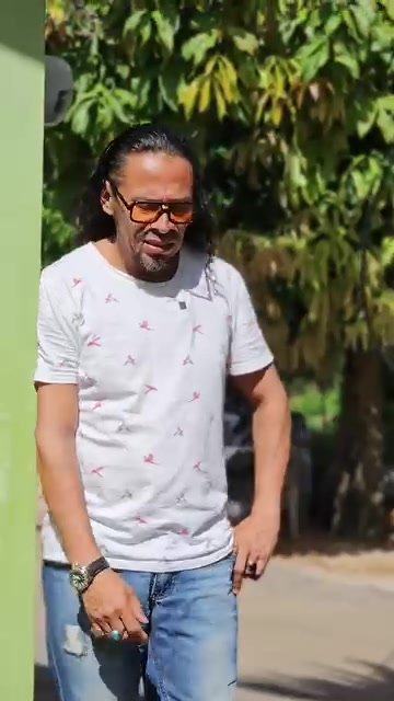 [COMPLETE] 302M1005 AH105 La llaman pata de palo sin saber el motivo, pero el final te hará entender