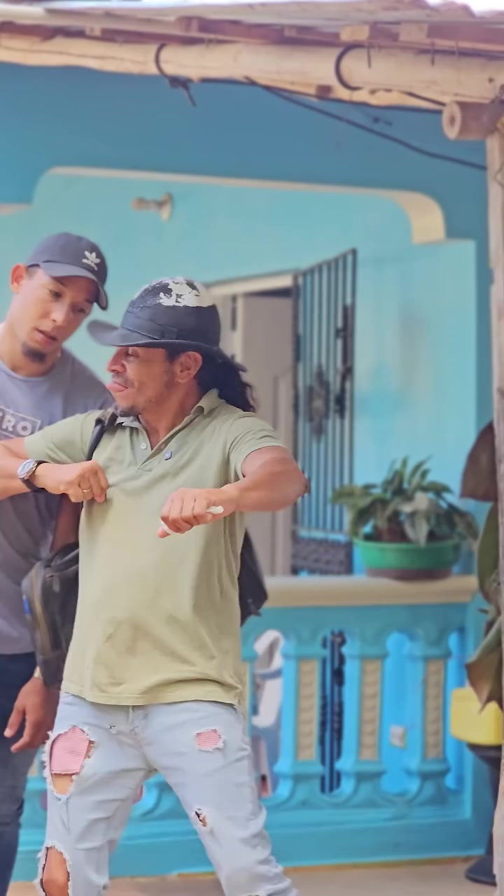 [COMPLETE] 305M1005 AH108 Fueron a quedarse a casa de su amiga por un día y luego no quisieron salir