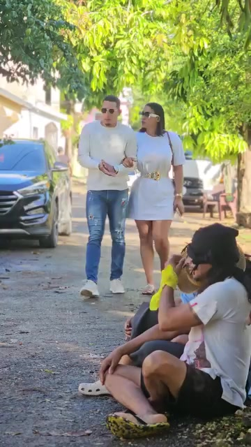 [COMPLETE] 308M1005 AH111 Humilló y negó a su padre y hermana por ser pobres