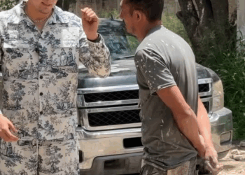 [COMPLETE] 345M1005 AL007 confronto al albañil por los retrasos en la remodelación