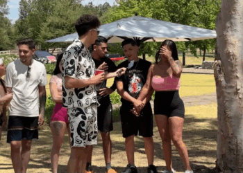 [COMPLETE] 375M1005 AL037 minuto en el paraiso besa a otro en frente de su novio