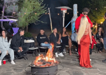 [COMPLETE] 383M1005 AL045 capítulo final los enemigos se enfrentan cara a cara