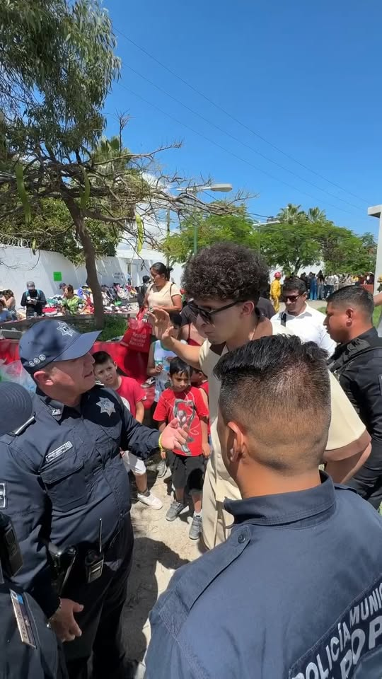 [COMPLETE] 360M1005 AL022 intenté ayudar a una familia que lo perdió todo, pero no me dejaron entrar