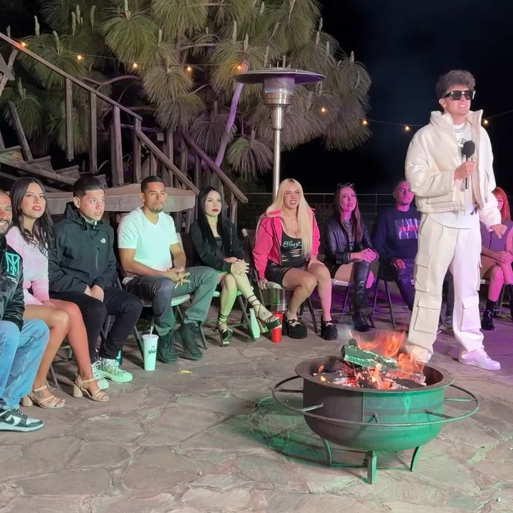 [COMPLETE] 393M1005 AL055 un famoso de mtv llega a la casa y se besa a las novias de todos