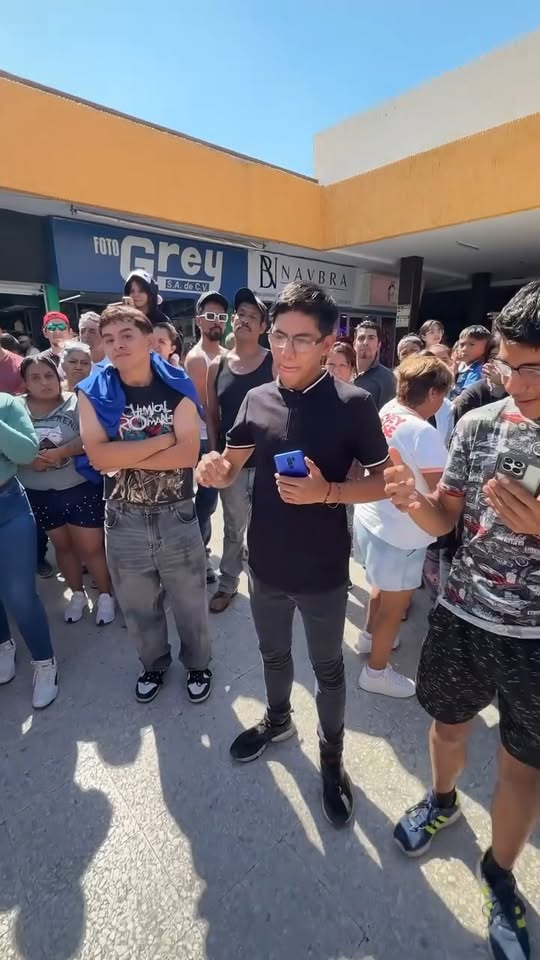 [COMPLETE] 365M1005 AL027 millonario pisa celulares con su camioneta y paga si sobreviven