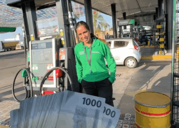 [COMPLETE] 397M1005 AL059 millonario regala 100 mil pesos de gasolina nadie se la podia creer