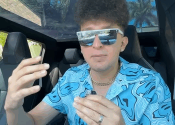 [COMPLETE] 466M1005 AL128 me están cancelando por apoyar a trump