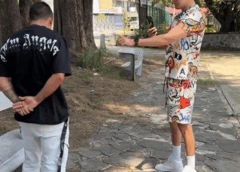 [COMPLETE] 413M1005 AL075 perdio su carro en un intercambio ahora le reviento su celular por $100,000