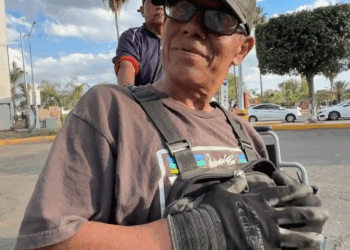 [COMPLETE] 442M1005 AL104 le mintieron a este hombre sin pies para ganar vistas