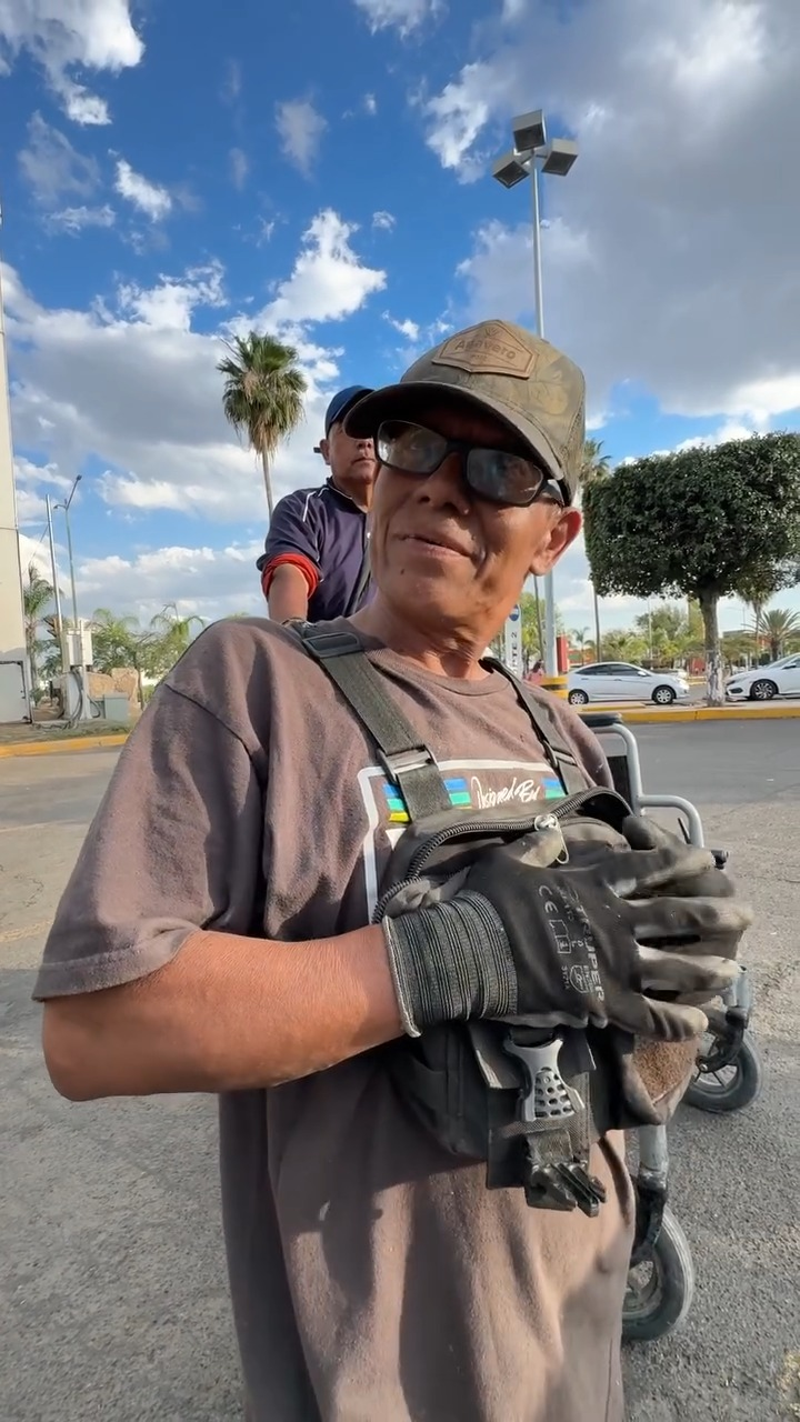 [COMPLETE] 442M1005 AL104 le mintieron a este hombre sin pies para ganar vistas