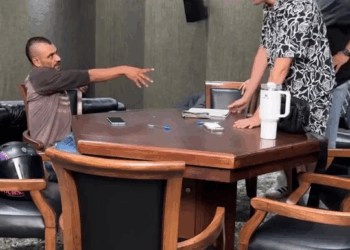 [COMPLETE] 495M1005 AL157 pongo a prueba al soldado para ver si seria capaz de robarme