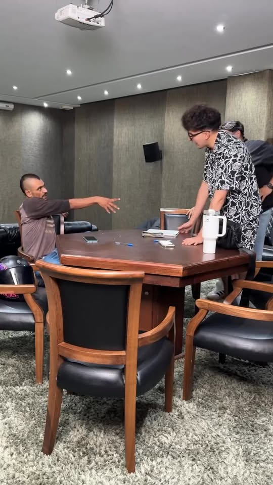 [COMPLETE] 495M1005 AL157 pongo a prueba al soldado para ver si seria capaz de robarme