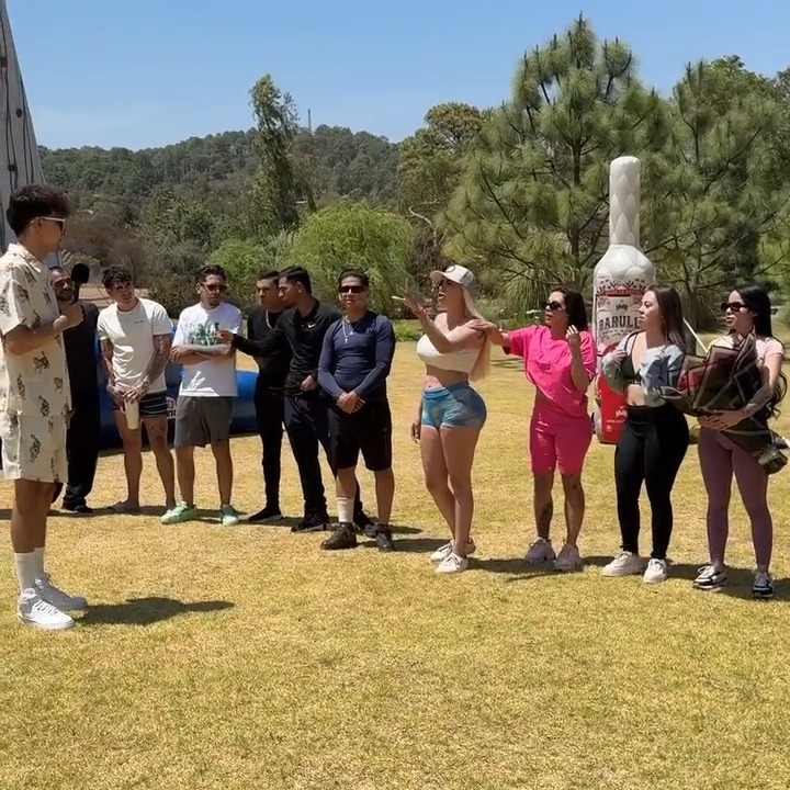 [COMPLETE] 444M1005 AL106 le propone que sea su novia en frente de todos