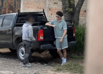 [COMPLETE] 418M1005 AL080 remodelando la casa de la señora me querían ver la cara