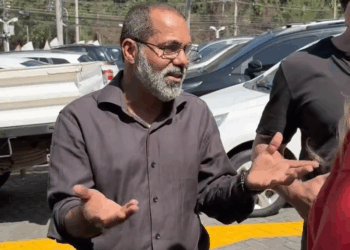 [COMPLETE] 072M1005 AG072 Ela se passou por funcionária para descobrir o que esse chefe estava fazendo