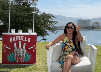 [COMPLETE] 421M1005 AL083 su ex novia se besa con otro en la alberca