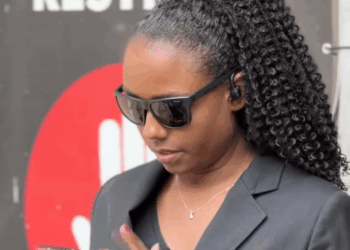 [COMPLETE] 012M1005 AG012 Galã finge passar maI para ganhar um beijo