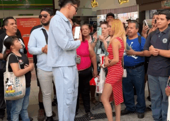 [COMPLETE] 449M1005 AL111 exponen a millonario por quitarles el diner0 a gente humilde