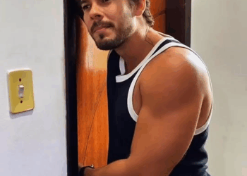 [COMPLETE] 013M1005 AG013 Fingiu está nessas condições para mostrar a verdade sobre ele