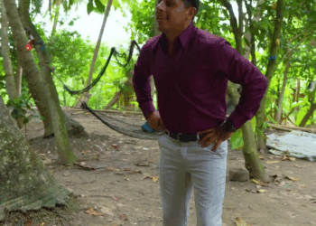 [COMPLETE] 551M1005 AN051 Chica humilde finge ser millonaria y la terminan descubriendo