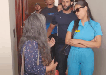 [COMPLETE] 552M1005 AN052 Abuelita campesina va a un banco, dice ser la dueña, todos se ríen y luego pasa esto