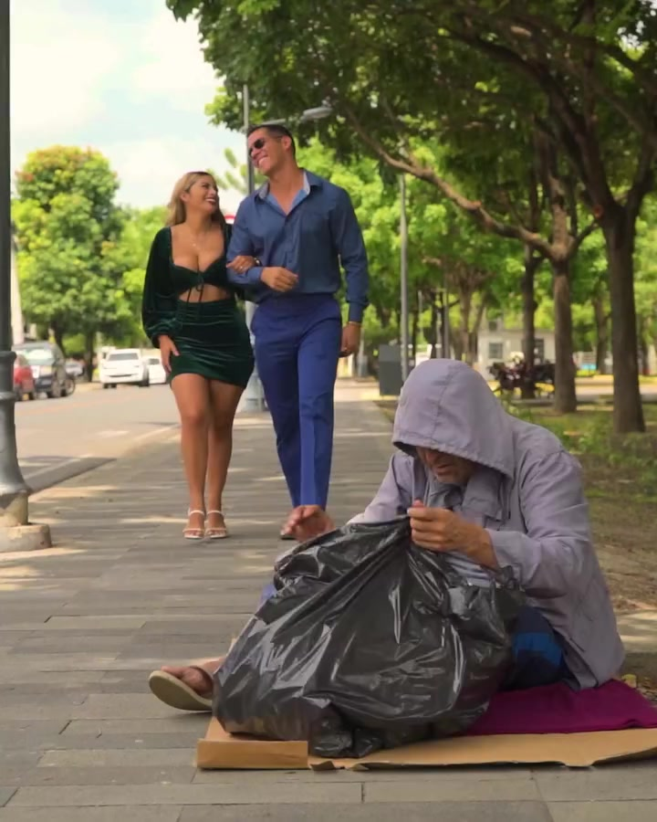 [COMPLETE] 509M1005 AN009 Millonario descubre que este vagabundo en realidad es su padre