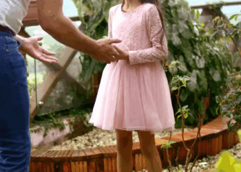 [COMPLETE] 580M1005 AN080 Descubrió a su madre siendo infiel con el jardinero y así fue como los expuso