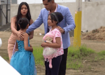 [COMPLETE] 546M1005 AN046 Madre utilizaba la voz de esta niña humilde para hacer famosa a su hija