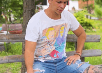 [COMPLETE] 650M1005 AN150 Millonaria descubre que la niña que vende flores en realidad es su hija