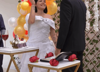 [COMPLETE] 656M1005 AN156 En plena boda su esposo la trato mal frente a todos, sin imaginar que ella haría esto