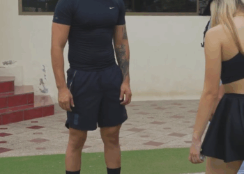 [COMPLETE] 581M1005 AN081 Joven tímido le da gran lección a este tenista presumido