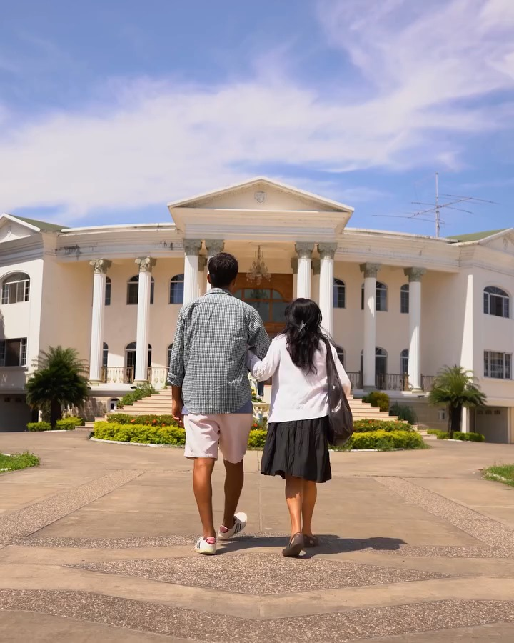 [COMPLETE] 667M1005 AN167 Le niegan entrada a campesina en una lujosa mansión sin saber que era la dueña