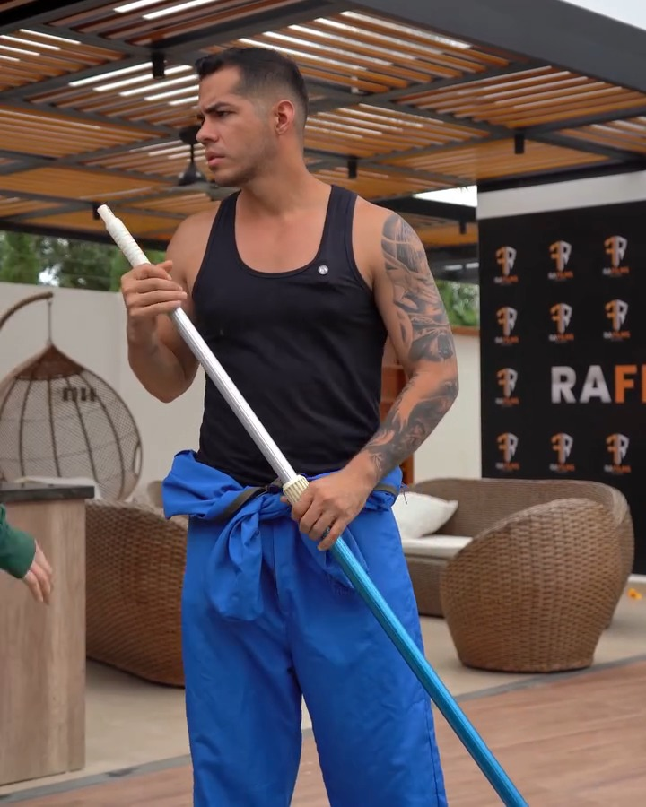 [COMPLETE] 693M1005 AN193 Descubrió a su mamá infiel con el jardinero y así los expuso