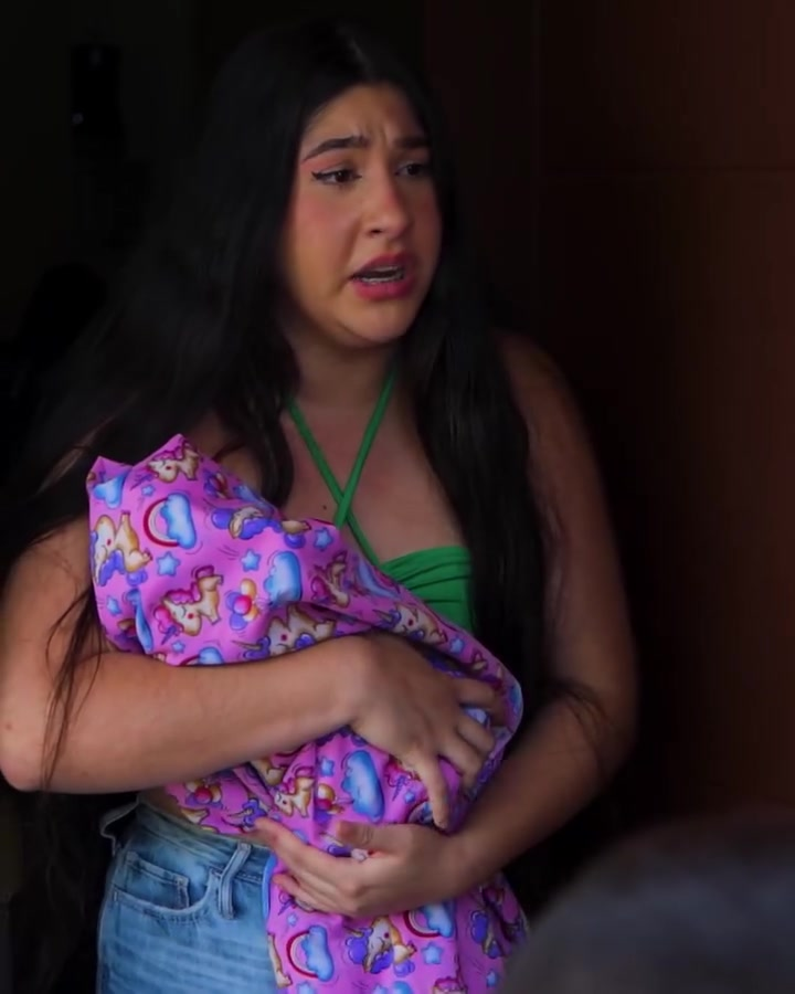 [COMPLETE] 616M1005 AN116 Besó a un desconocido para escapar de la policía y se enamoro a primera vista