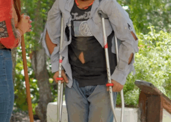 [COMPLETE] 642M1005 AN142 Jefe se disfrazó de vagabundo y así lo trataron sus empleados