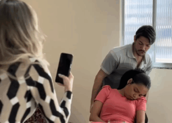 [COMPLETE] 022M1005 AG022 Ela foi capaz de fazer isso com sua irmã