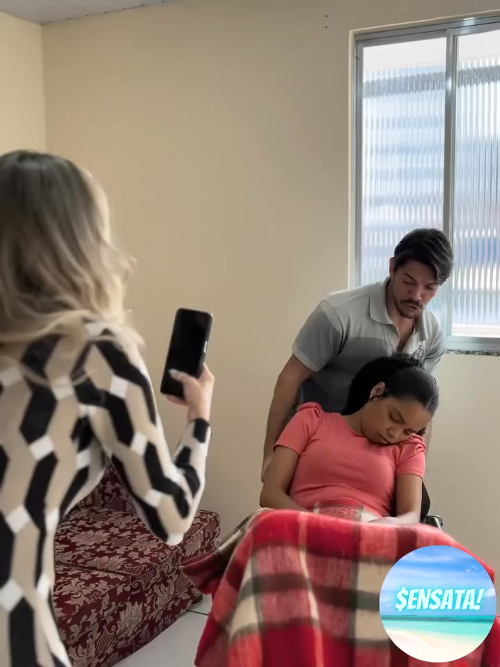 [COMPLETE] 022M1005 AG022 Ela foi capaz de fazer isso com sua irmã