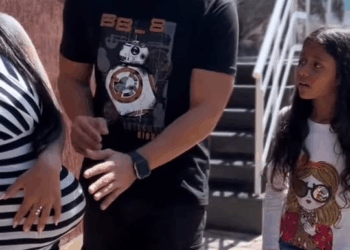 [COMPLETE] 056M1005 AG056 Ele a jogou na piscina para mostrar a verdade